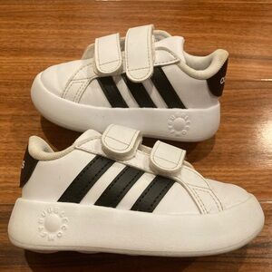 Kids Adidas Athletic Shoes Size 6k White & Black Toddler Comfy Bubble 789006Boy